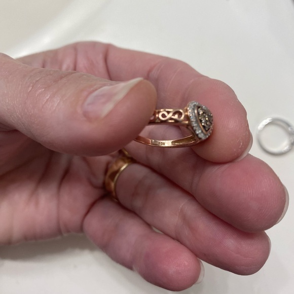 DO NOT BUY. Trade for @nellbelly only. 10k Rose Gold and Diamond Heart Ring - Picture 3 of 7